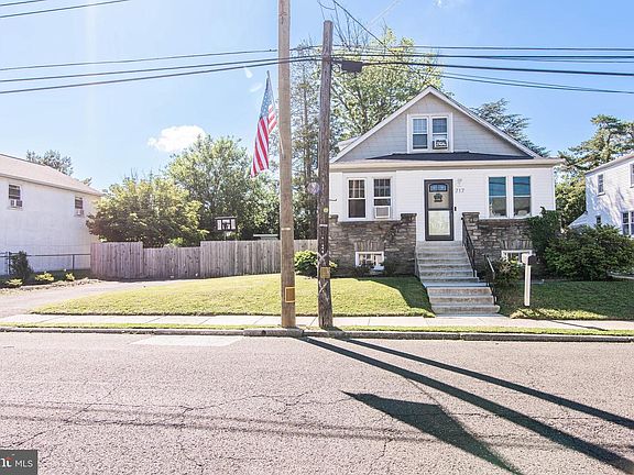 4th image of 717 Monroe Ave