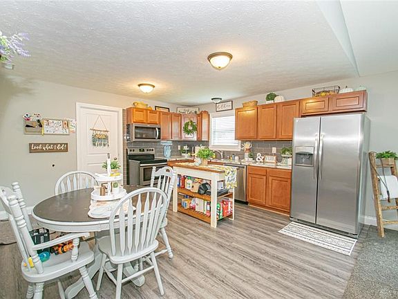 4th image of 830 Lakengren Dr