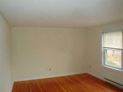 3rd image of 20 Jennifer Dr