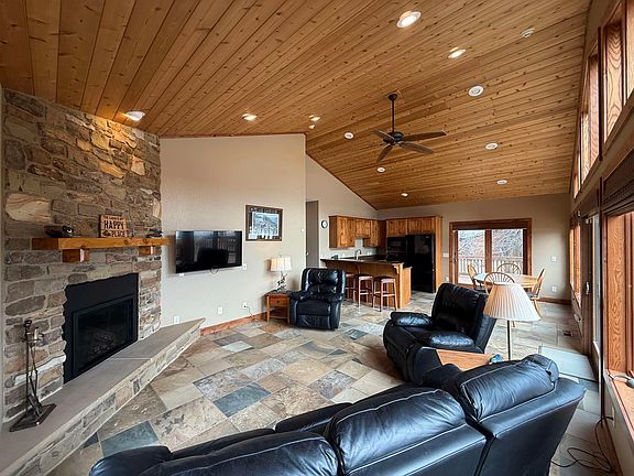 4th image of 45497 River Dr