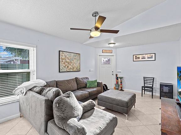 4th image of 414 N H Street
