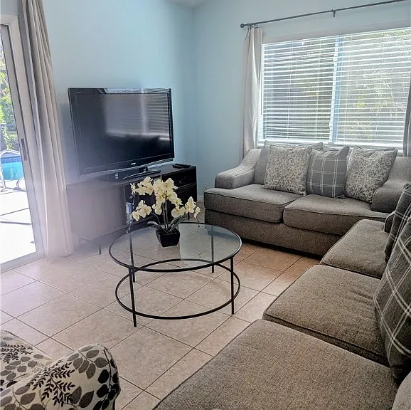 2535 SW 28th Pl — Photo 6