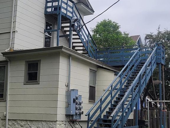 3rd image of 2126 3rd Ave E