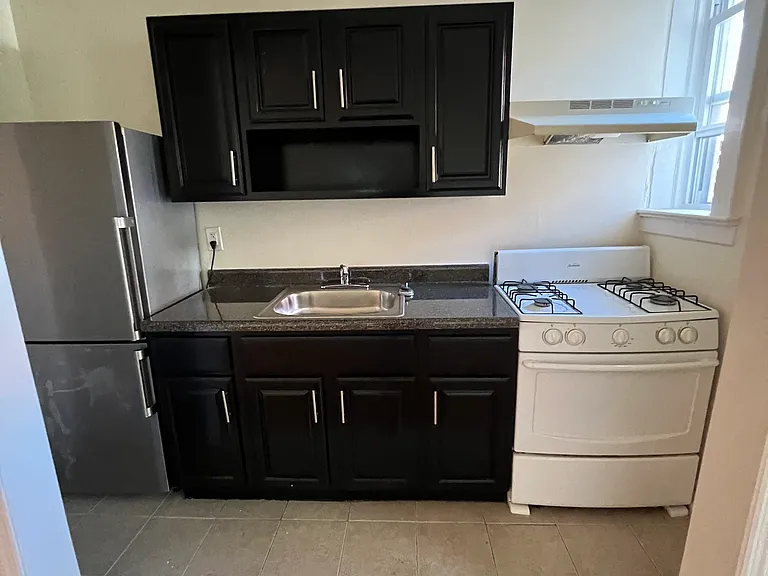30 Lenox Ave — Photo 3