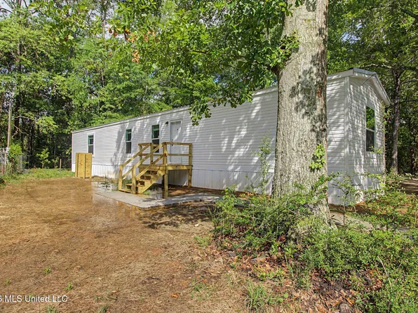 7729 Narcissus Dr, Gautier, MS 39553