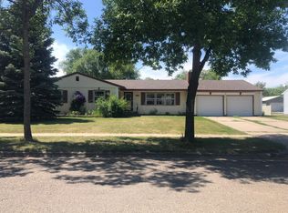602 Stephen Ave, Grafton, ND 58237