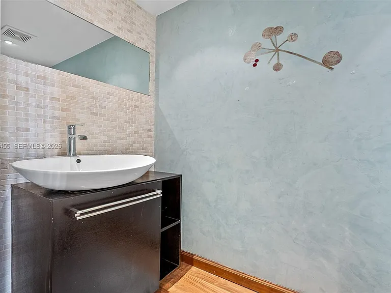555 NE 15th St #14G — Photo 7