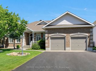 5 Dolomite St, Ottawa, ON K2S 1Y8