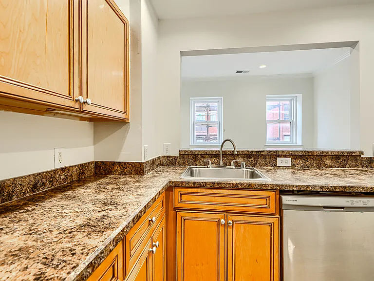 739 W Pratt St #2 — Photo 7