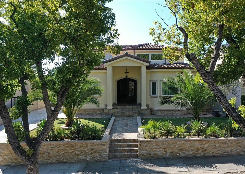 1st image of 825 E San Jose Ave