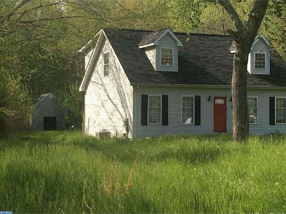 2nd image of 2233 White Oak Rd