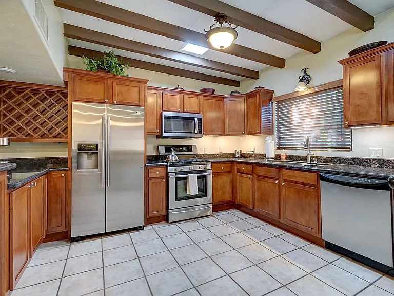 Riverside Suites — Photo 111