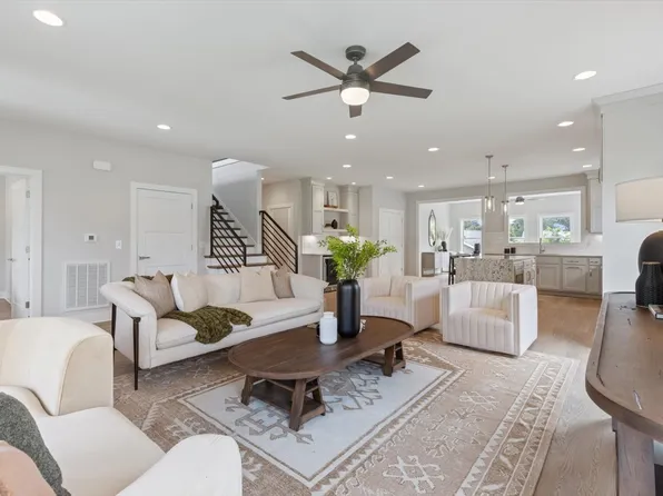 615 Newhall Dr, Nashville, TN 37206