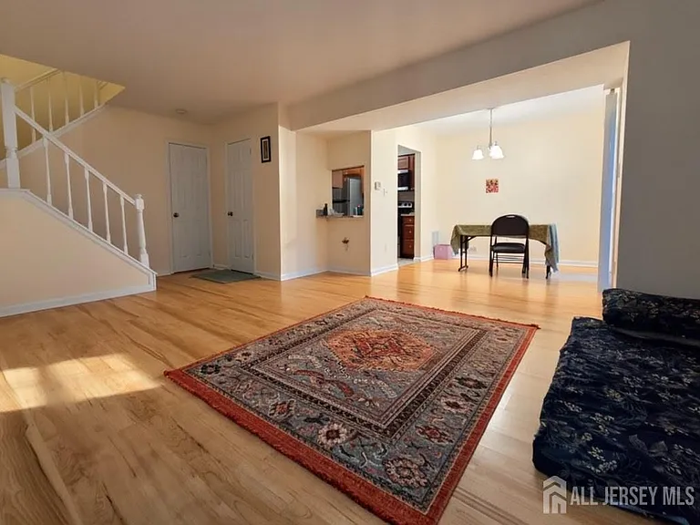 34 Almond Dr — Photo 3