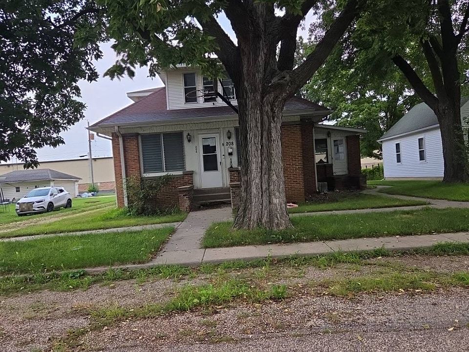 1st image of 208 Jefferson St
