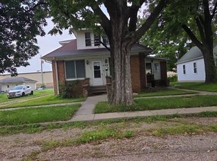 208 Jefferson St, Henry, IL 61537