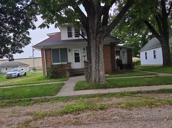208 Jefferson St, Henry, IL 61537