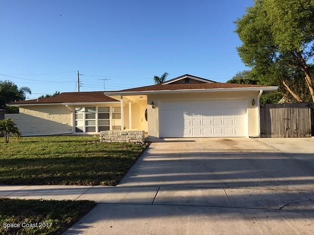 4055 Lakeview Hills