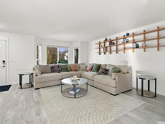 3rd image of 302 Gordon ROAD