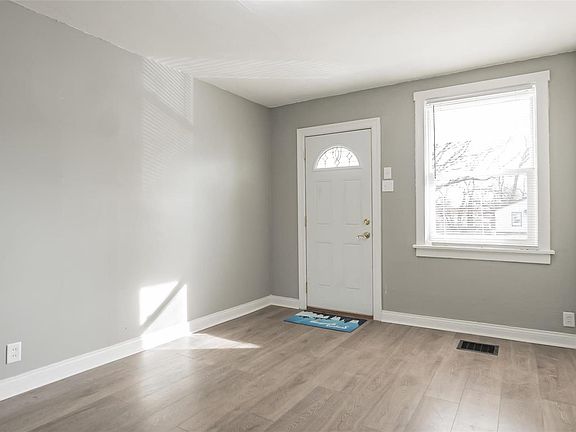 3rd image of 3243 Royalton Ave