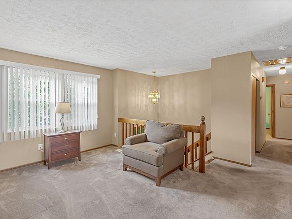 4th image of 1077 Snohomish Ave