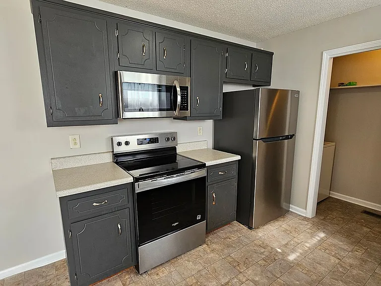 938 Lindsey Dr — Photo 4
