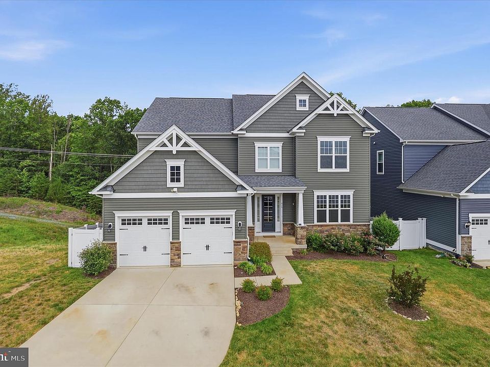 1st image of 416 Crab Apple Dr