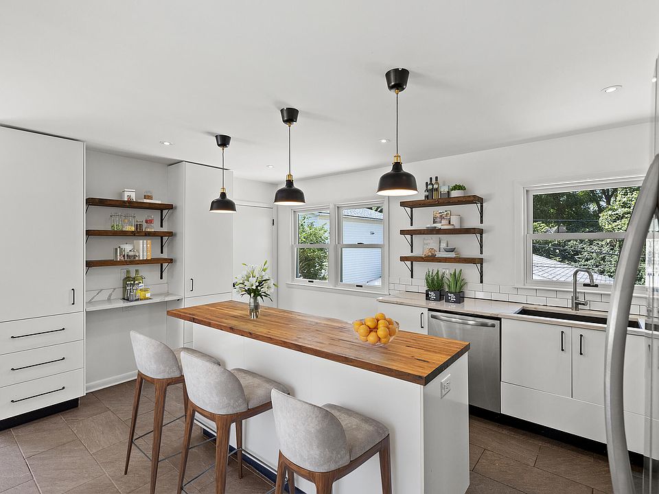 1st image of 1164 Venetian Way