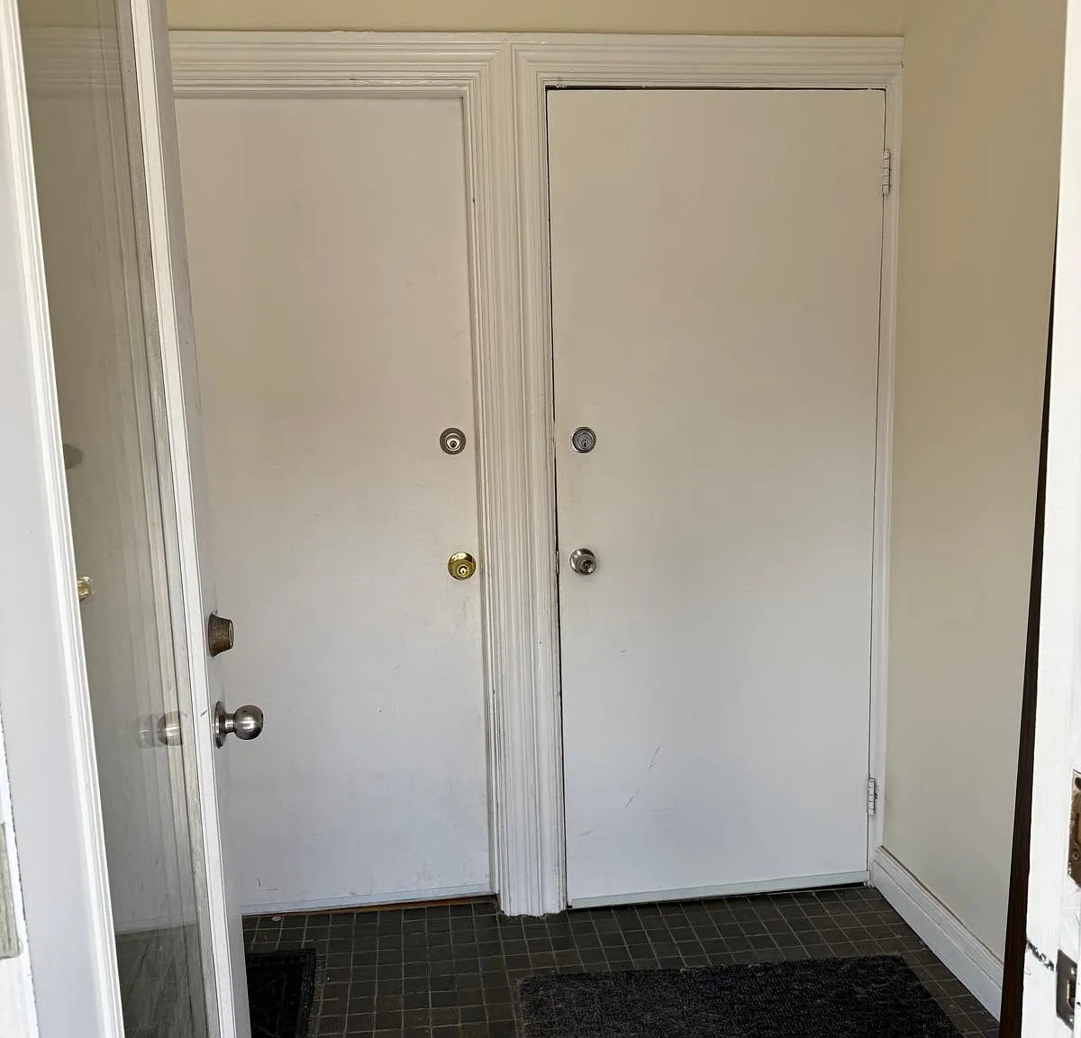 230 Percy Street - 1 Bedroom + Den - Move-In Ready! — Photo 4