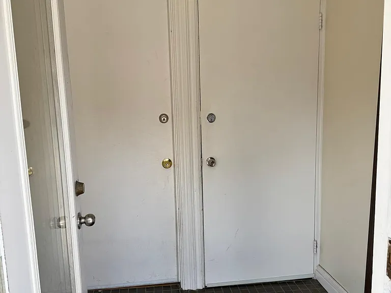 230 Percy St #2 — Photo 4