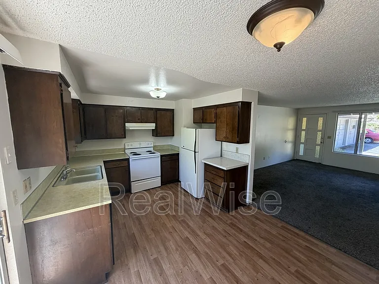 1223 NW Highland Ave #B — Photo 9