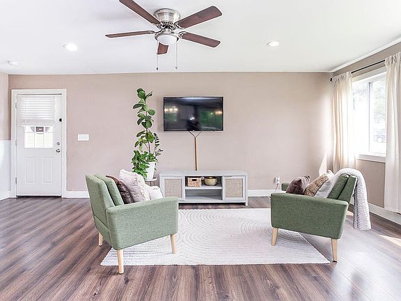 4th image of 96 Sherwood Dr