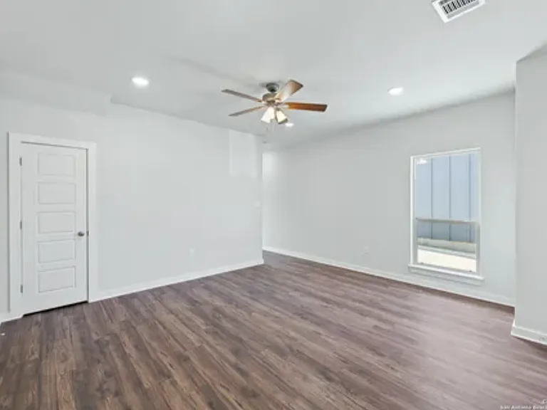 810 S Walters St #102 — Photo 2