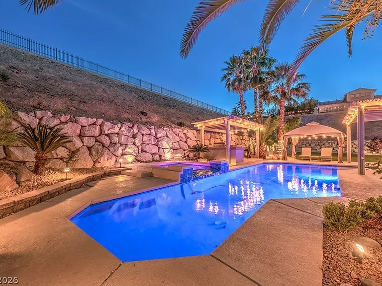 2849 Soaring Peak Ave — Photo 42
