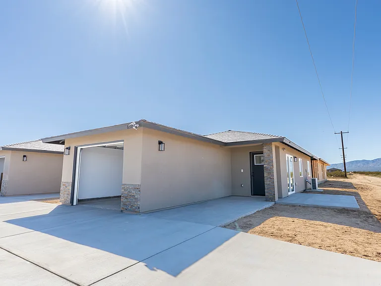 6211 Poppy Blvd — Photo 4