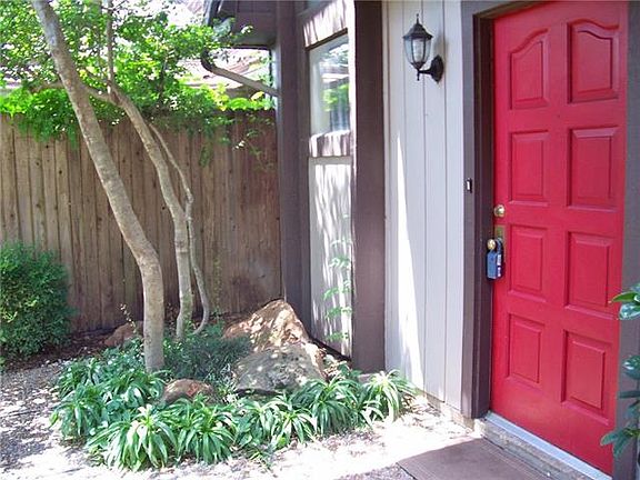 4th image of 1024 Woodoak Ct