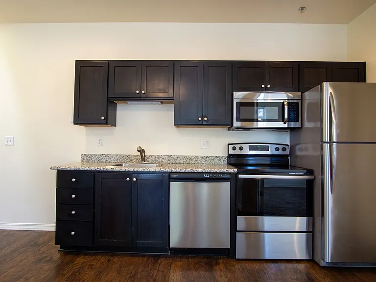 610 SE Spokane St #11 — Photo 6