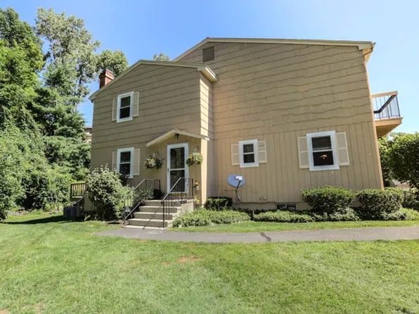 2 Natureview Trl, Bethel, CT 06801