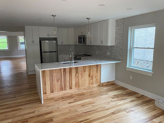 4th image of 115 Belmont Ave