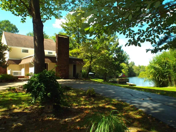 737 Hickory Ave, De Soto, IL 62924