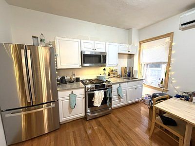 1st image of 206 Hanover St #4
