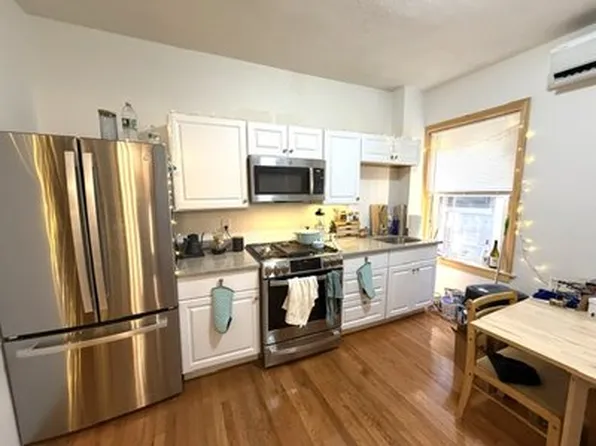 206 Hanover St, Boston, MA