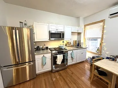 206 Hanover St Photo 1
