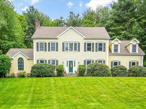 17 Bridle Path, Walpole, MA 02081