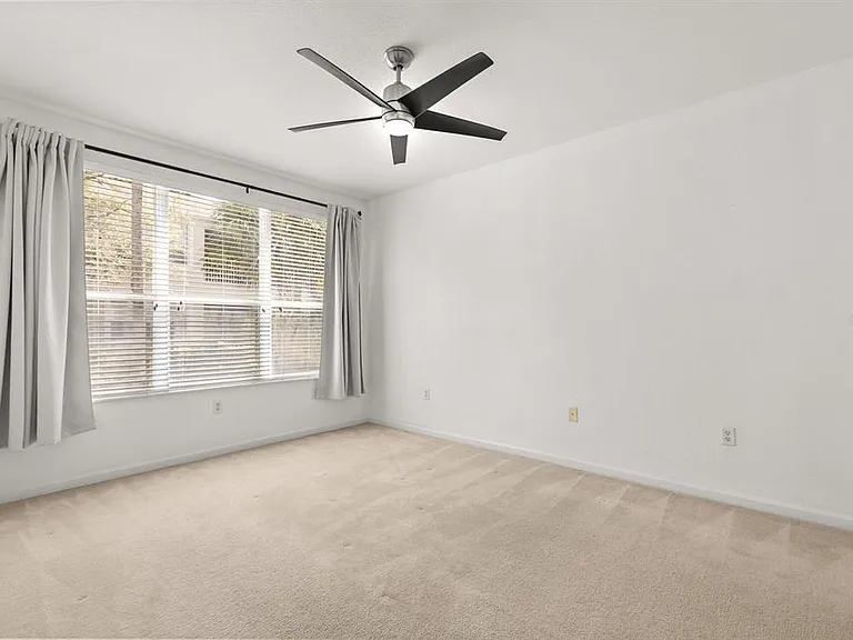 409 Hilgard Cv #106 — Photo 12