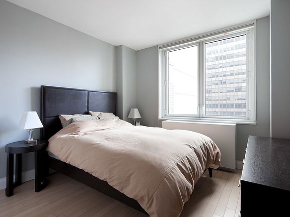 5th image of 212 E 47th St APT 12A