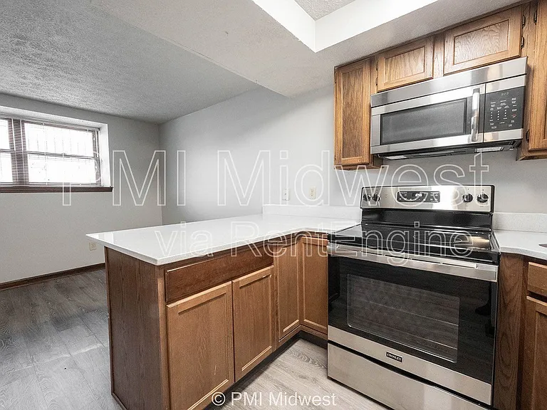 Parkway Apartments — Photo 36