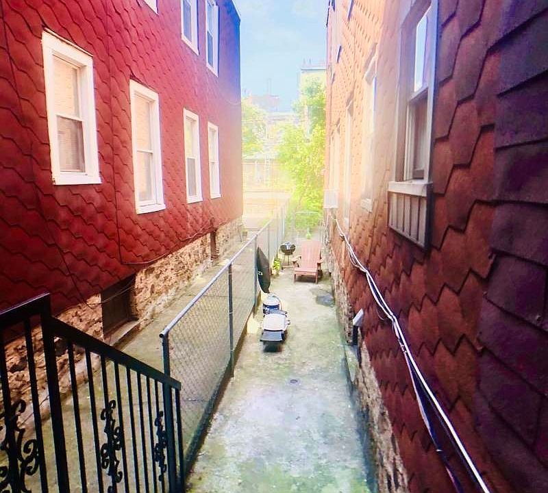 1st image of 455 18th St #1