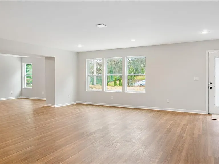 2295 Brandon Ct NE — Photo 28