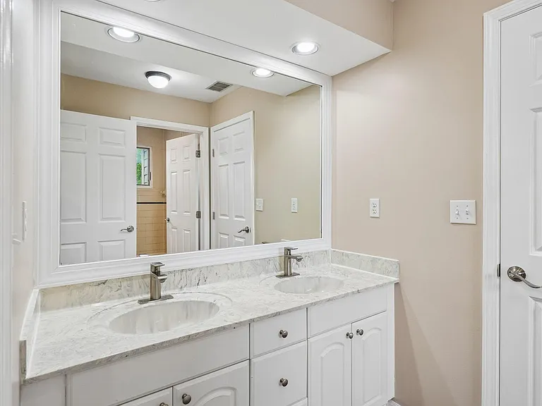 1819 Brookview Dr — Photo 54